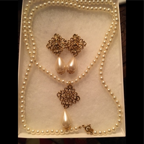 Jewelry - Vintage genuine pearl set